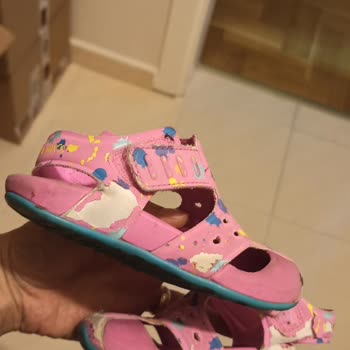 Skechers Sandalet Derisi Kopuyor