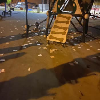 Adana Büyükşehir Belediyesi Parkların Çöplüğü