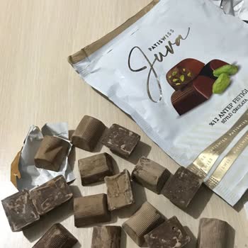 Patiswiss Patıswıss Çikolatanın Garip Rengi Ve Çok Çok Az Antep Fıstığı Oranı