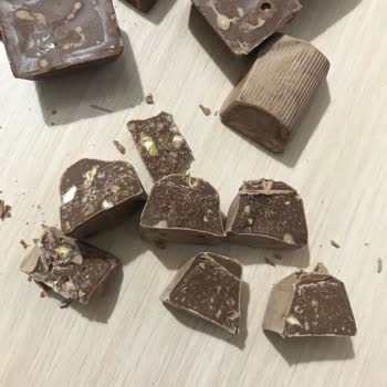 Patiswiss Patıswıss Çikolatanın Garip Rengi Ve Çok Çok Az Antep Fıstığı Oranı