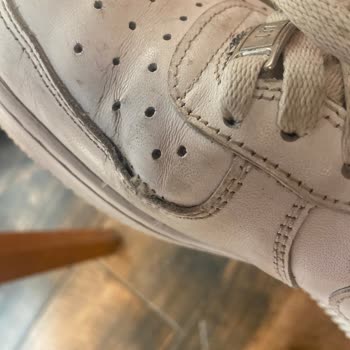 Nike Air Force 1'07 Boyası Çıktı, Dikişleri Söküldü