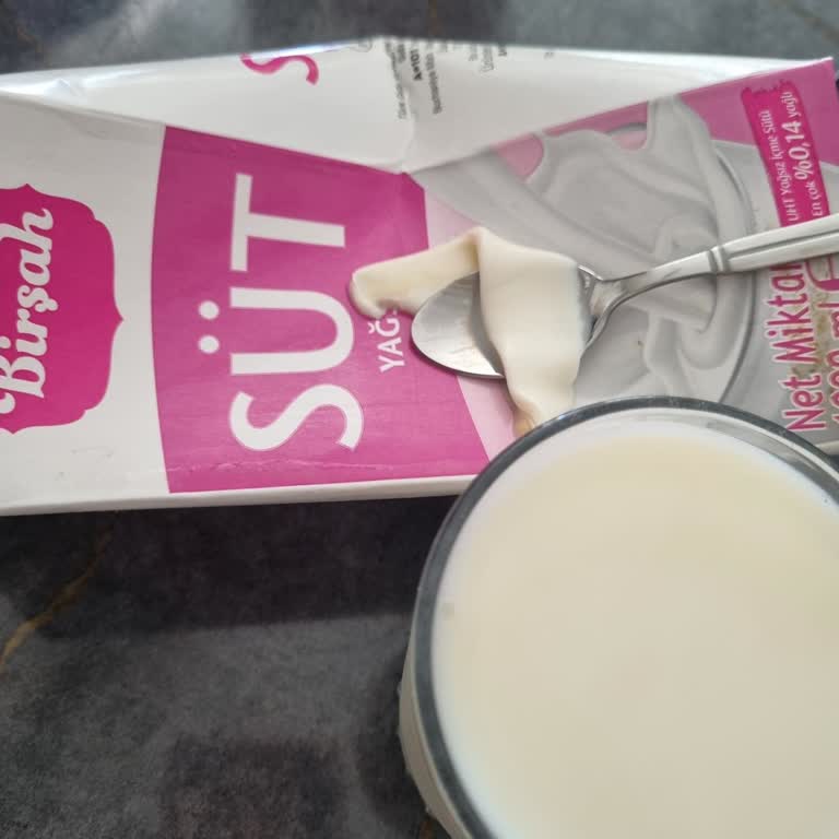 Birşah Marka Süt İçerisinden Çıkan Şüpheli Madde