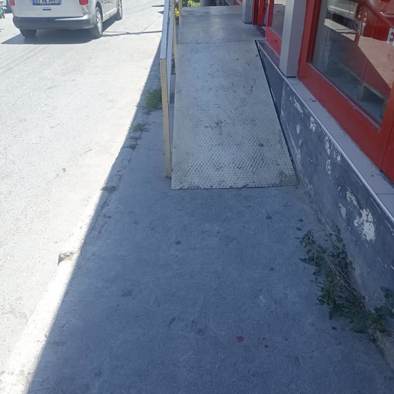 Şok Marketler Kaygan Zemin Ve İlgisiz Çalışanlar Annemi Yaraladı