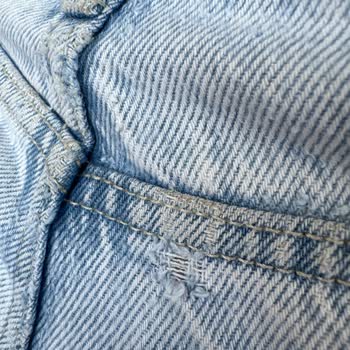Bershka Her Yerinden Yırtılan Kot Pantolonu