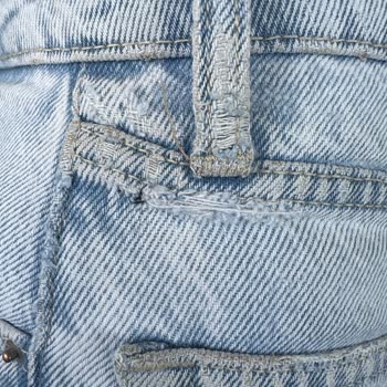 Bershka Her Yerinden Yırtılan Kot Pantolonu