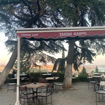 Pierre Loti Cafe Bir Su Bir Çay 65 Lira!
