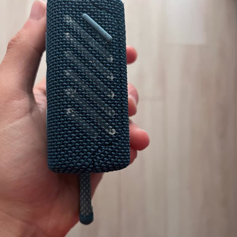 JBL GO 3 Hoparlörün Alt Kısımındaki Lastiklerin Kendiliğinden Çıkması