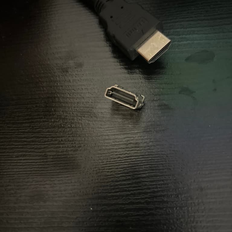 Kablo TV Arızasına Gelip Zarar Veren TÜRKSAT