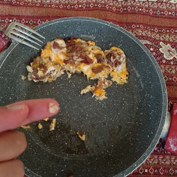 Beşler Kavurma İçinden Çıkan Kemik Dişimi Kırdı!