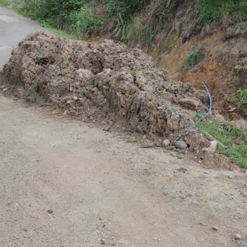 Ordu Büyükşehir Belediyesi Evimin Yolunda Bırakılan Toprak