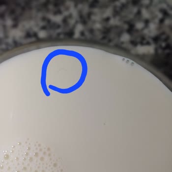 A101 Birşah Sütte Kıl Siyah Parçacıklar!