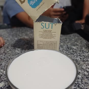 A101 Birşah Sütte Kıl Siyah Parçacıklar!