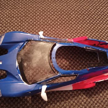 Revell Oyuncak & Maket Kutu Üzerinde Bulunan Resimle Hiç Alakası Bulunmayan Bir Ürün Çıktı!