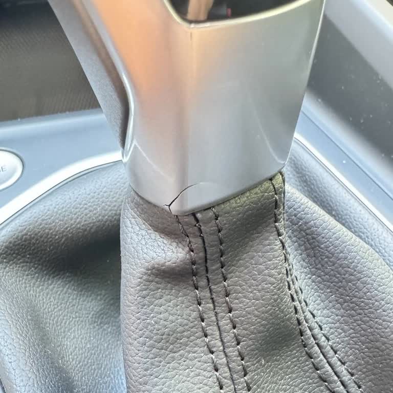 Volkswagen Golf 8 Gear Knob Crack