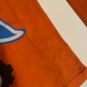LCW Tshirtün Baskısındaki Boya Her Şeye Boya Verdi