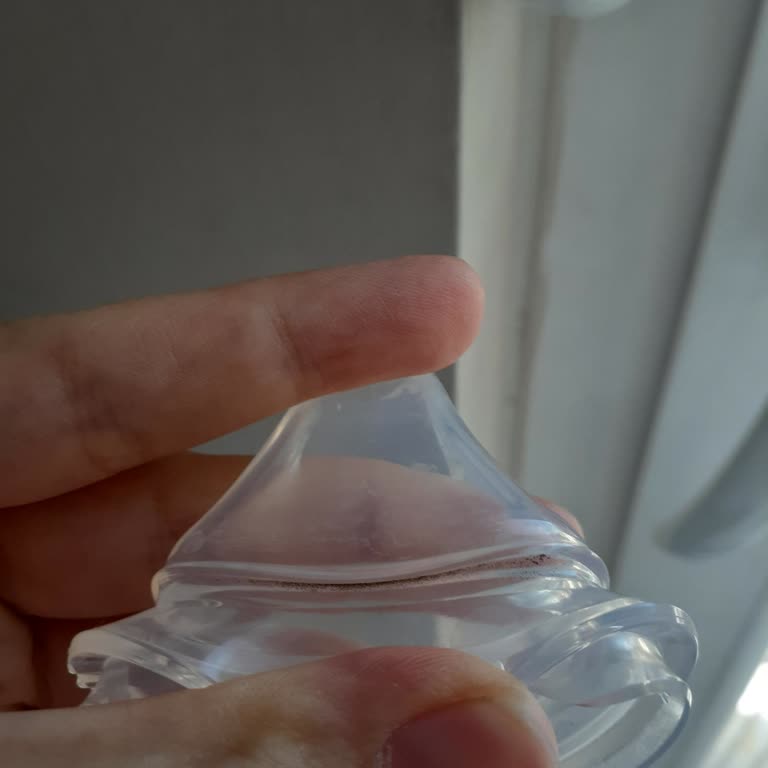 Mamajoo Alıştırma Bardağı Emziğinde Siyah Lekeler