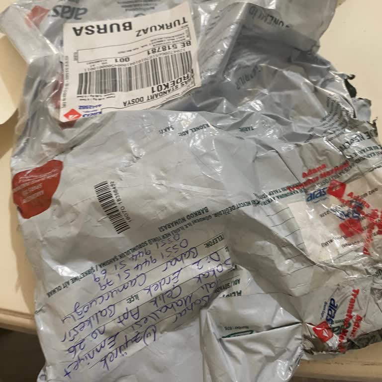 Aras Kargo Diplomamı Paramparça. Teslim Etti