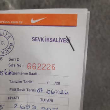Nike Ürününün Arkasında Durmuyor