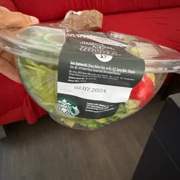 Starbucks Salata Sos Çok Yağlı! Standardı Mutlak Vardır Da İlgi Yok!