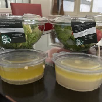 Starbucks Salata Sos Çok Yağlı! Standardı Mutlak Vardır Da İlgi Yok!