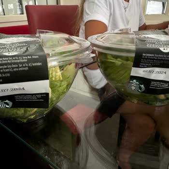 Starbucks Salata Sos Çok Yağlı! Standardı Mutlak Vardır Da İlgi Yok!