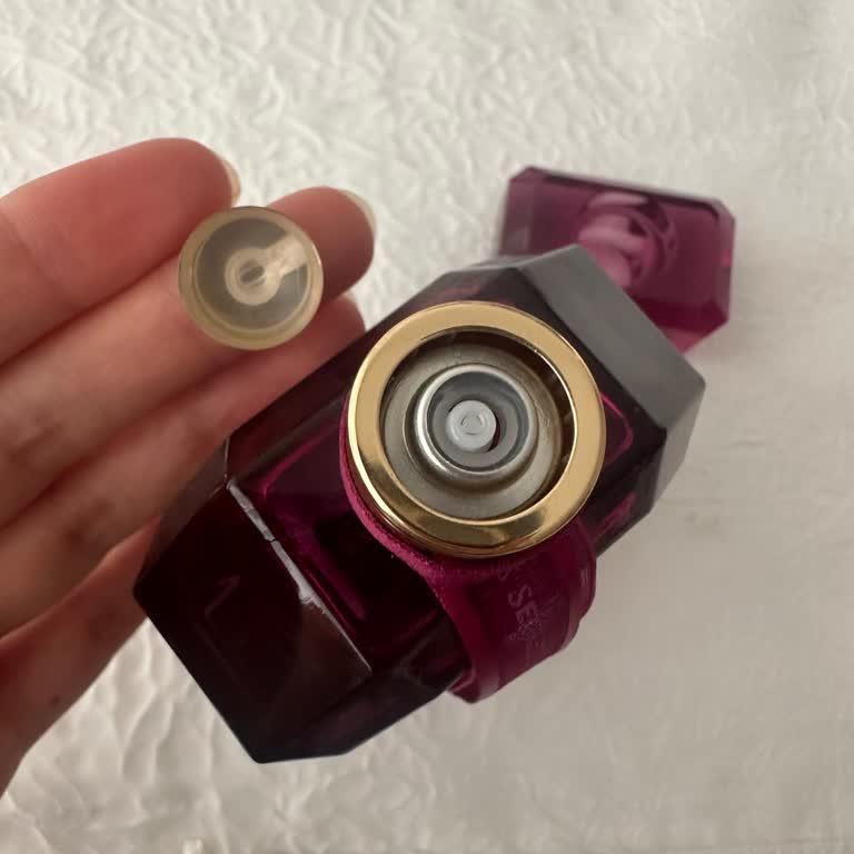 Неисправность парфюма Victoria's Secret и плохое обслуживание клиентов