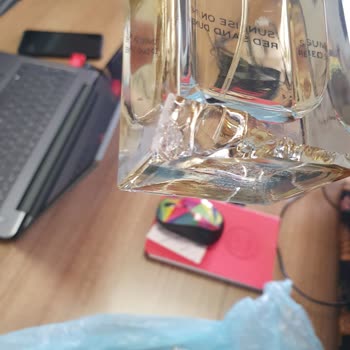 Zara Elimizi Kesecek Şekilde Kırık Parfüm Yollamış