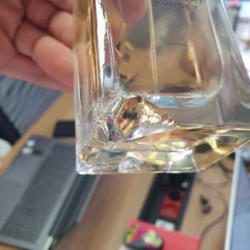 Zara Elimizi Kesecek Şekilde Kırık Parfüm Yollamış