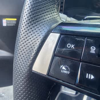 My 2022 Opel Astra L Steering Wheel Paint Peeling