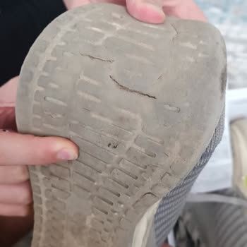 FLO Ayakkabı FLO Dan Aldığım Ayakkabının Kalitesizliği