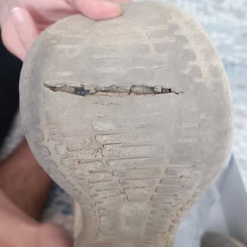 FLO Ayakkabı FLO Dan Aldığım Ayakkabının Kalitesizliği