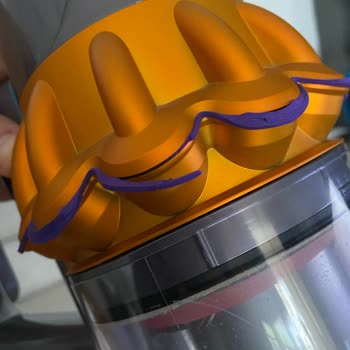Деформация корпуса пылесоса Dyson V15 Detect - Служба поддержки клиентов меняет мнение о ремонте