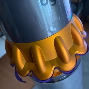 Деформация корпуса пылесоса Dyson V15 Detect - Служба поддержки клиентов меняет мнение о ремонте