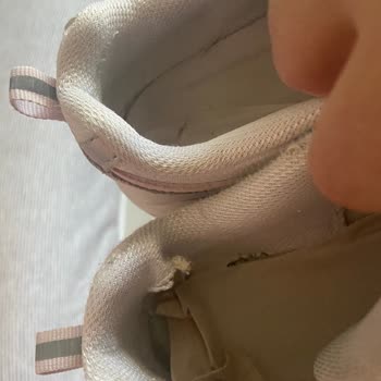 Skechers Ayakkabı Aldım Ve Ayakkabıyı Tabanları Paramparça Oldu