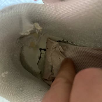 Skechers Ayakkabı Aldım Ve Ayakkabıyı Tabanları Paramparça Oldu