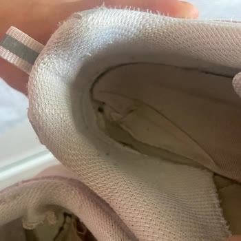 Skechers Ayakkabı Aldım Ve Ayakkabıyı Tabanları Paramparça Oldu