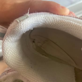 Skechers Ayakkabı Aldım Ve Ayakkabıyı Tabanları Paramparça Oldu