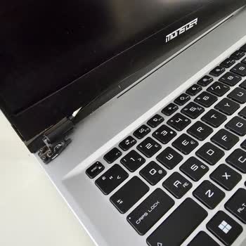 Monster Notebook Bilgisayar Menteşe Ve Şarj Sorunlarıyla Karşılaştım