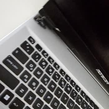 Monster Notebook Bilgisayar Menteşe Ve Şarj Sorunlarıyla Karşılaştım