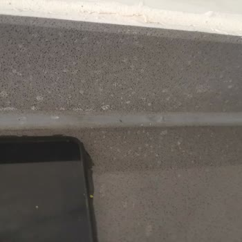 Porçöz Yağ Çözücü Sıktığım İçin Tezgahta Oluşan Leke