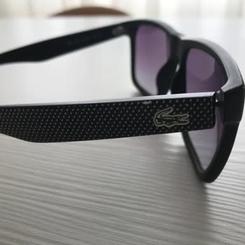 Lacoste Gözlüklerde Amblemde Renk Atması Yaşanabiliyor!