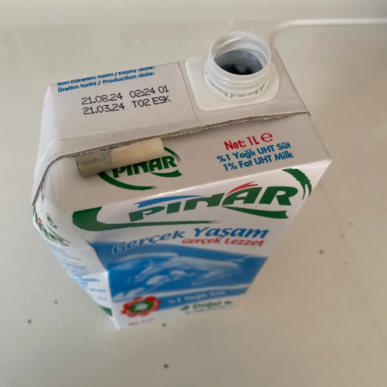Pınar Süt'ten Şok Edici Bulgu: Sigara İzmariti!
