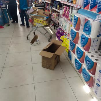 A101 Marker Çalışanlarının İşine Müşteriye Saygısızlığı