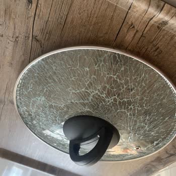 Jumbo Cam Kapak Dolapta Dururken Çatladı