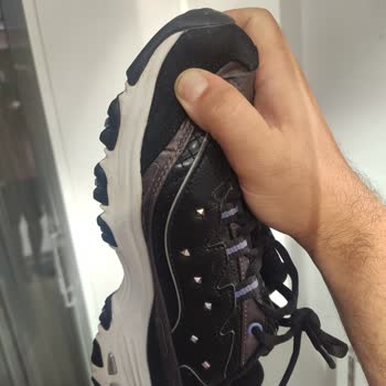 Skechers Marka Ayakkabının Kısa Sürede Açılma Ve Yırtılması