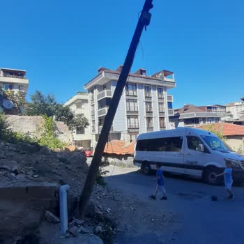 Türk Telekom Direk Devrilme Tehlikesi