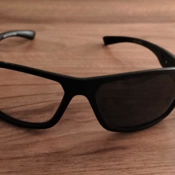 Atasun Optik Gözlük Camı Düştü