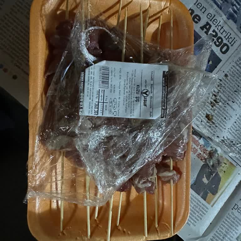 Köfteci Yusuf'ta Bayat Et Satıyorlar