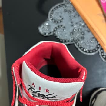 Nike Ayakkabılar 3-4 Ay İçerisinde Kullanılmaz Duruma Geldi