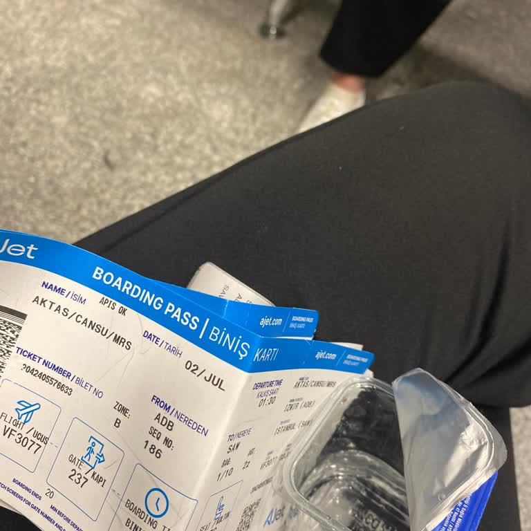 Ajet Uçuşunda Rötar Kabusu: Hamile Ve Çocuklu Yolculara Zor Anlar